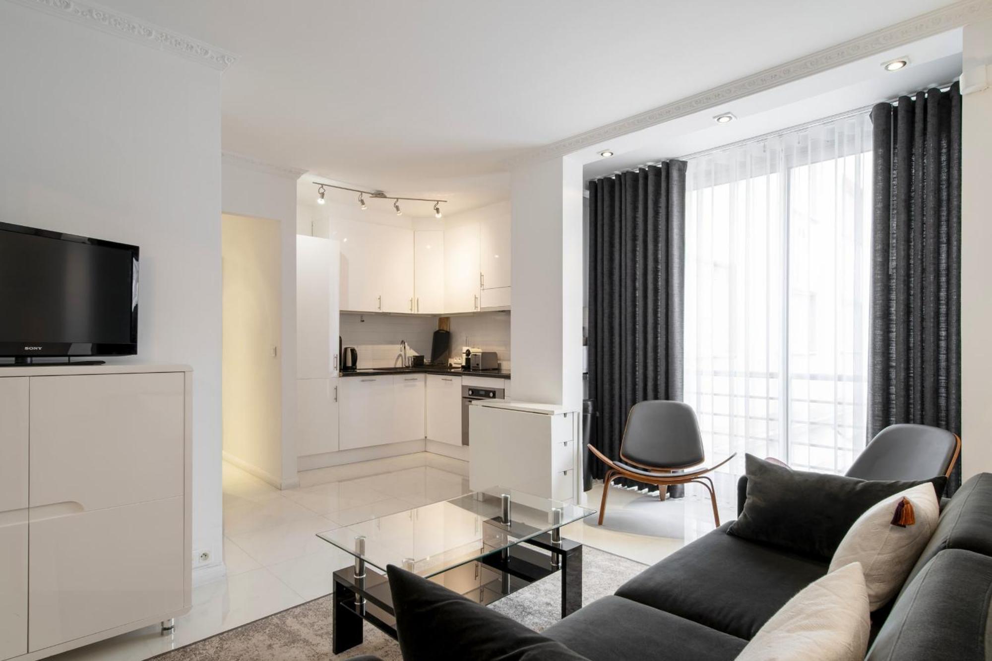 Ref 1380 - Croisette - For Rent * Cannes